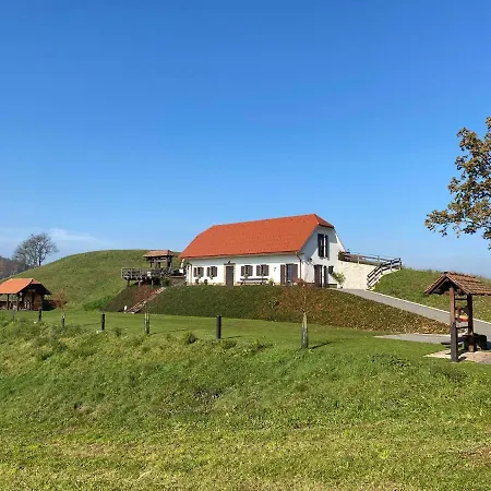 Tourist Farm Artisek Feriegård Store