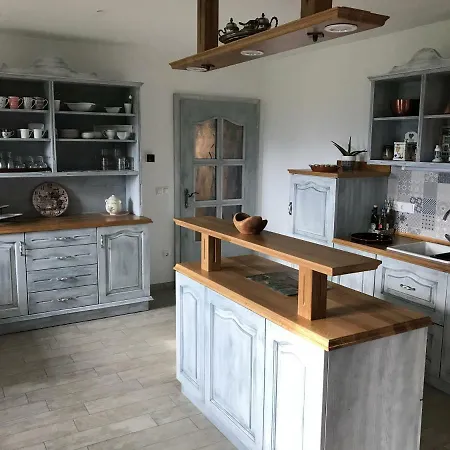 Tourist Farm Artisek Farmház *