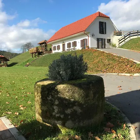 Tourist Farm Artisek Bivanje na kmetiji