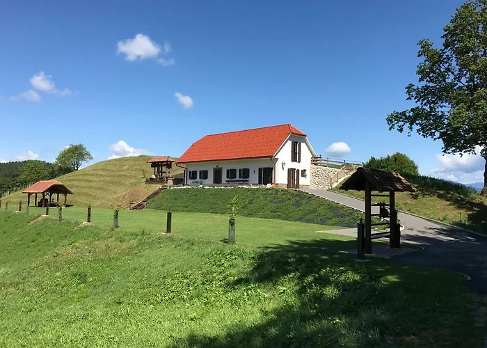 Tourist Farm Artisek