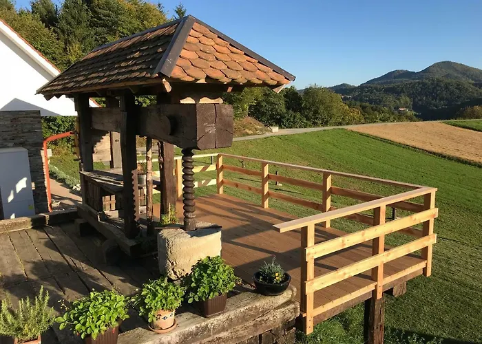 Bivanje na kmetiji Tourist Farm Artisek *